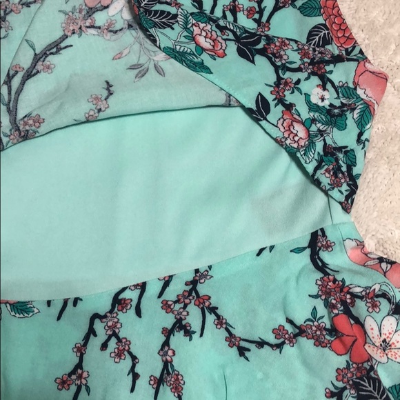Amy Byer teal floral sleeveless top size large - Picture 6 of 8